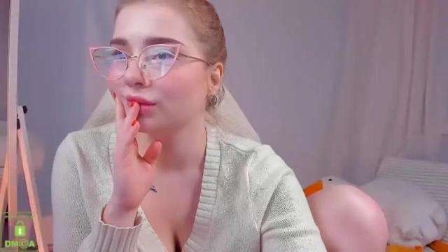 Image 12 of yourredsunshine Stream on Chaturbate on 15 months ago