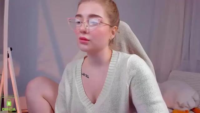 Image 3 of yourredsunshine Stream on Chaturbate on 15 months ago