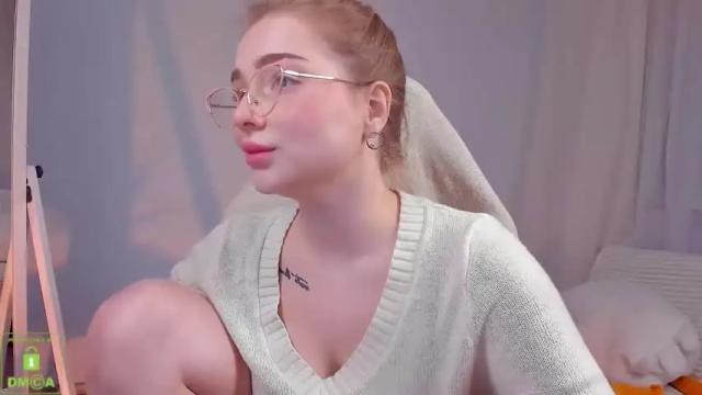 Image 4 of yourredsunshine Stream on Chaturbate on 15 months ago