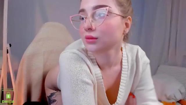 Image 7 of yourredsunshine Stream on Chaturbate on 15 months ago