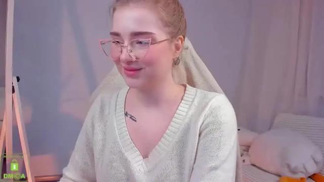 Image 8 of yourredsunshine Stream on Chaturbate on 15 months ago