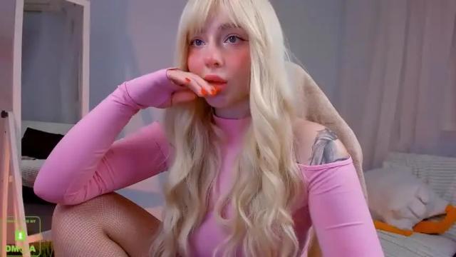 Image 6 of yourredsunshine Stream on Chaturbate on 15 months ago