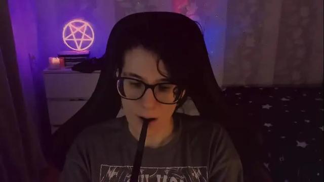 Image 2 of yourscosmic Stream on Chaturbate on 2 months ago