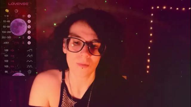 Image 2 of yourscosmic Stream on Chaturbate on 3 days ago