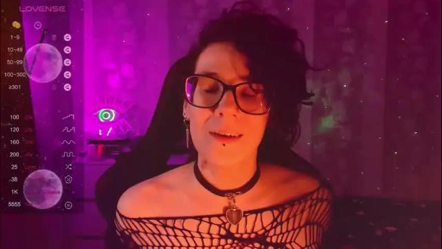 Image 2 of yourscosmic Stream on Chaturbate on 24 days ago