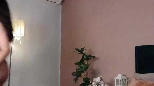 Image 2 of yoursecretana18 Stream on Chaturbate on 18 months ago