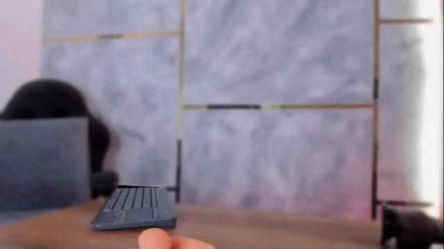 Image 3 of yoursweet_mia Stream on Chaturbate on 1 month ago