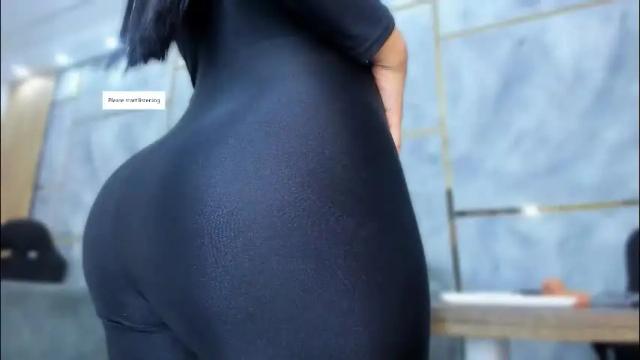 Image 3 of yoursweet_mia Stream on Chaturbate on 2 days ago