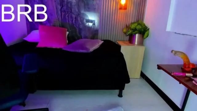 Image 11 of yula_saldarriaga Stream on Chaturbate on 16 months ago