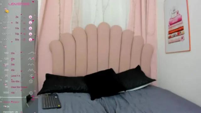 Image 8 of yula_saldarriaga Stream on Chaturbate on 15 months ago