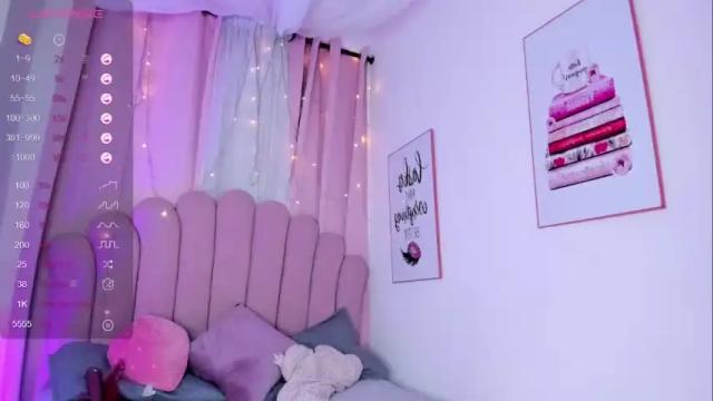 Image 10 of yula_saldarriaga Stream on Chaturbate on 14 months ago