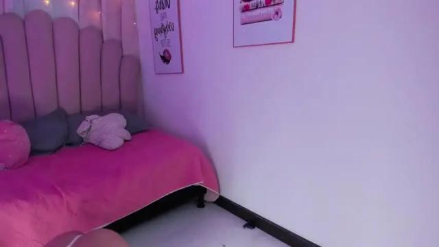 Image 8 of yula_saldarriaga Stream on Chaturbate on 14 months ago