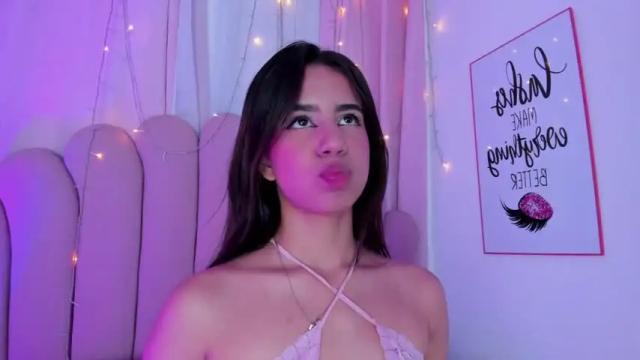 Image 4 of yula_saldarriaga Stream on Chaturbate on 14 months ago