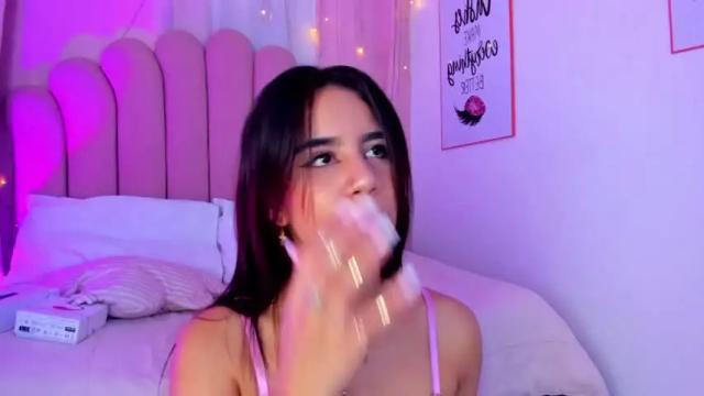 Image 8 of yula_saldarriaga Stream on Chaturbate on 14 months ago