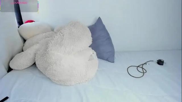 Image 6 of yuli_cardona_ Stream on Chaturbate on 1 month ago