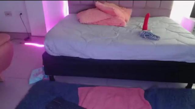Image 12 of yuli_hoot Stream on Chaturbate on 19 months ago