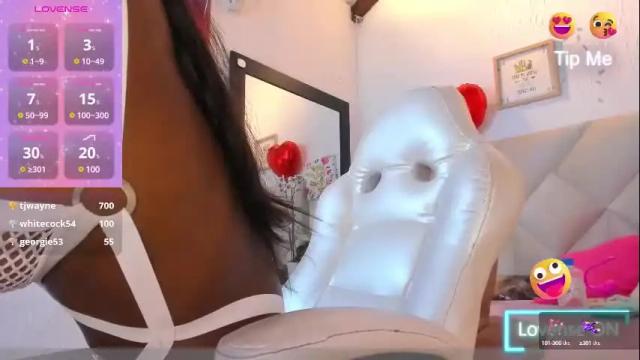 Image 11 of yuliana_milleer Stream on Chaturbate on 1 month ago