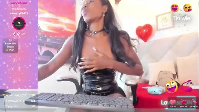 Image 7 of yuliana_milleer Stream on Chaturbate on 21 days ago