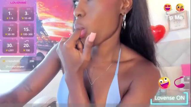Image 11 of yuliana_milleer Stream on Chaturbate on 1 month ago