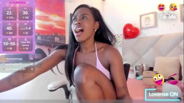 Image 8 of yuliana_milleer Stream on Chaturbate on 1 month ago