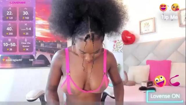 Image 3 of yuliana_milleer Stream on Chaturbate on 26 days ago