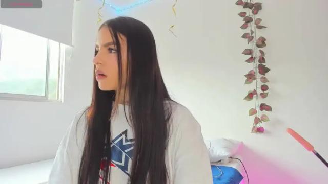 Image 3 of yulieth_calderon Stream on Chaturbate on 14 months ago