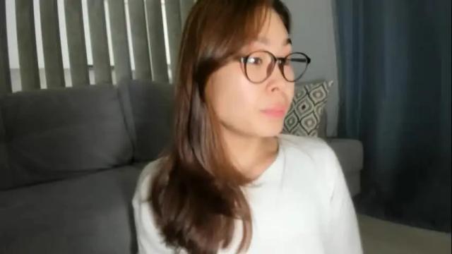 Image 2 of yummi_kim Stream on Chaturbate on 1 month ago