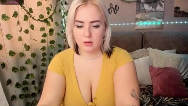 Image 8 of yummylana Stream on Chaturbate on 15 months ago