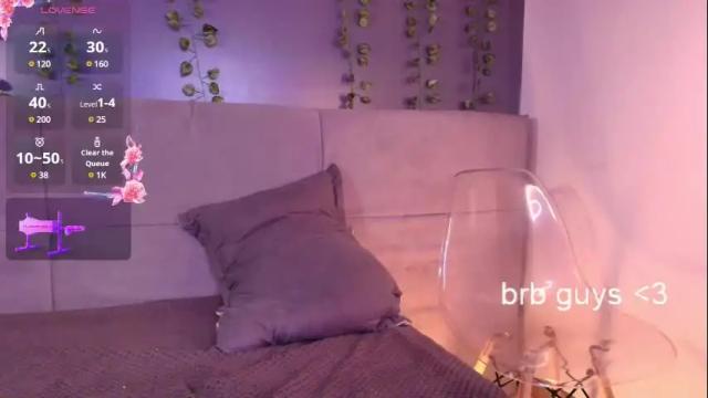 Image 10 of yuri_stars Stream on Chaturbate on 14 days ago