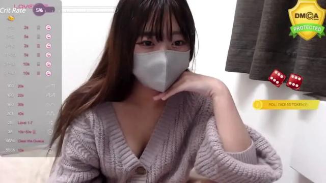 Image 12 of yuri_xx Stream on Chaturbate on 19 months ago