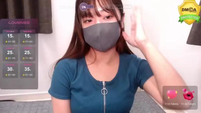 Image 2 of yuri_xx Stream on Chaturbate on 17 months ago