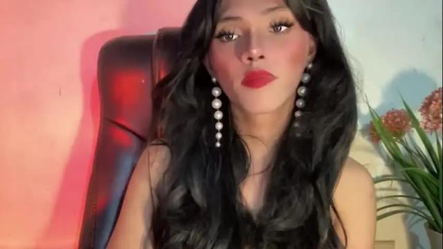 Image 10 of yvonne_guidotti Stream on Chaturbate on 15 months ago