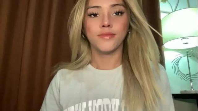 Image 2 of yvonne_guidotti Stream on Chaturbate on 1 month ago