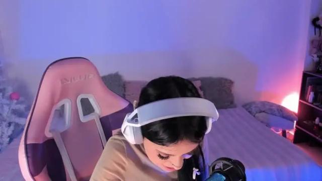 Image 12 of z_e_t_h_a Stream on Chaturbate on 18 months ago