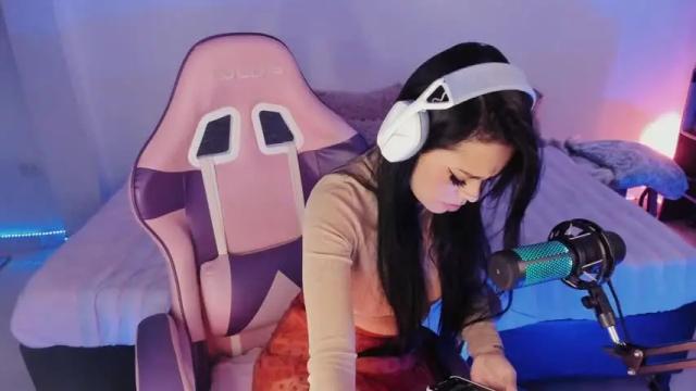 Image 3 of z_e_t_h_a Stream on Chaturbate on 18 months ago