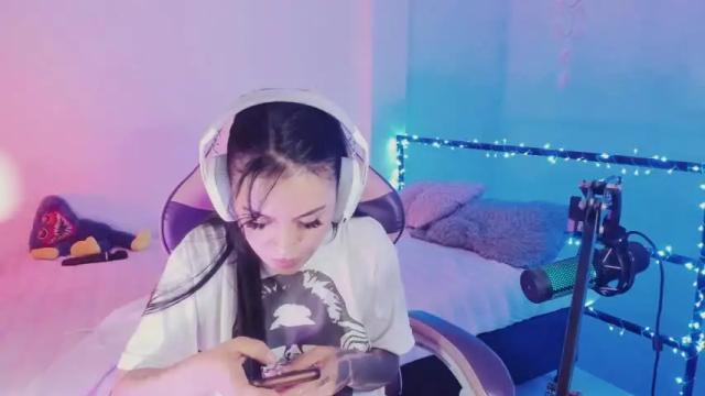 Image 3 of z_e_t_h_a Stream on Chaturbate on 16 months ago