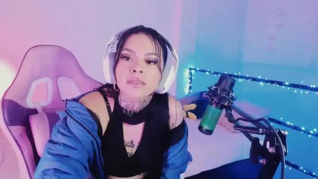 Image 2 of z_e_t_h_a Stream on Chaturbate on 16 months ago