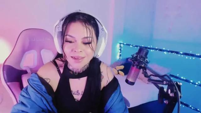 Image 3 of z_e_t_h_a Stream on Chaturbate on 16 months ago