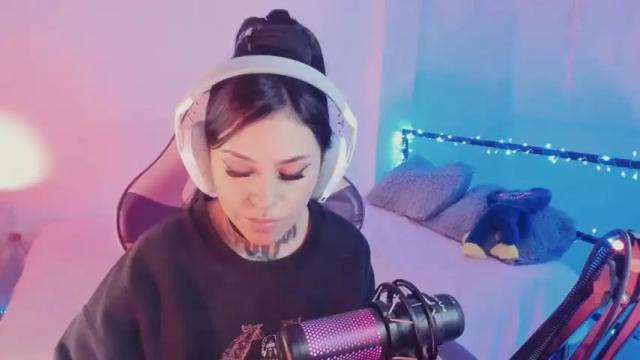 Image 4 of z_e_t_h_a Stream on Chaturbate on 15 months ago