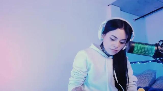 Image 2 of z_e_t_h_a Stream on Chaturbate on 15 months ago