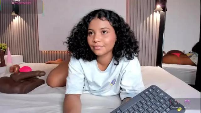 Image 2 of zafiiraa Stream on Chaturbate on 1 month ago