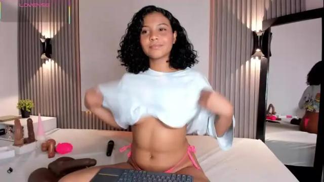 Image 4 of zafiiraa Stream on Chaturbate on 1 month ago