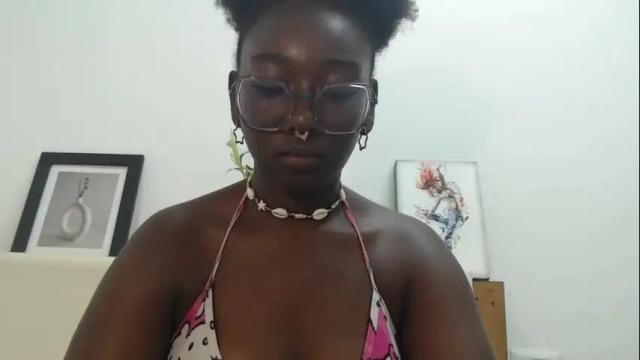 Image 3 of zahhysims Stream on Chaturbate on 8 months ago