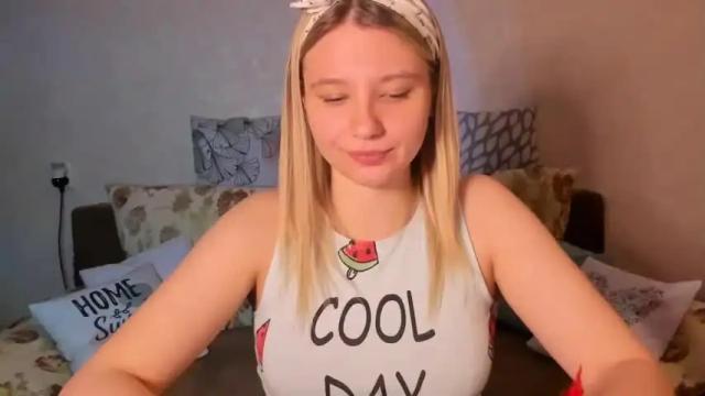 Image 4 of zara_bloempje Stream on Chaturbate on 14 months ago