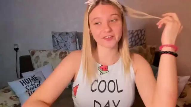Image 7 of zara_bloempje Stream on Chaturbate on 14 months ago