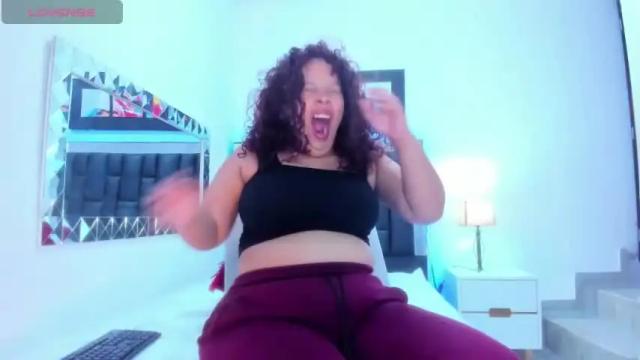 Image 8 of zara_holly2 Stream on Chaturbate on 16 months ago