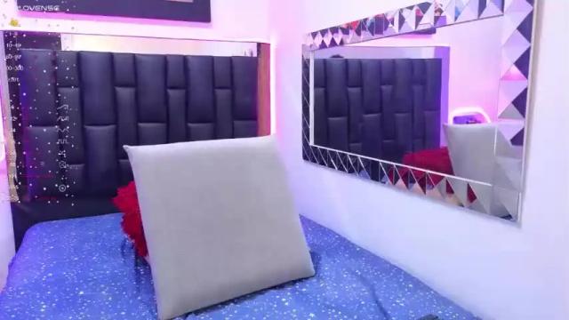 Image 2 of zara_holly2 Stream on Chaturbate on 14 months ago