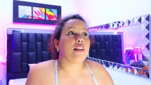 Image 4 of zara_holly2 Stream on Chaturbate on 14 months ago