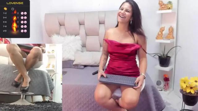 Image 3 of zara_jhonson Stream on Chaturbate on 17 months ago