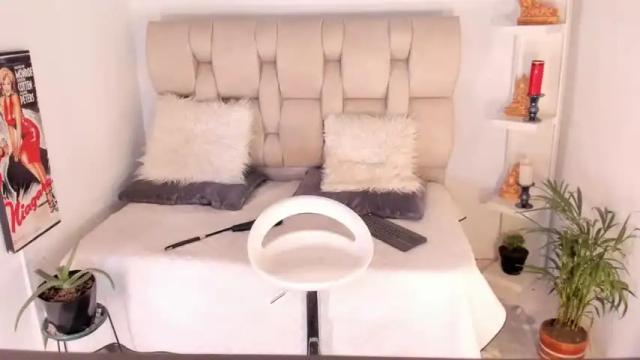 Image 12 of zara_jhonson Stream on Chaturbate on 17 months ago